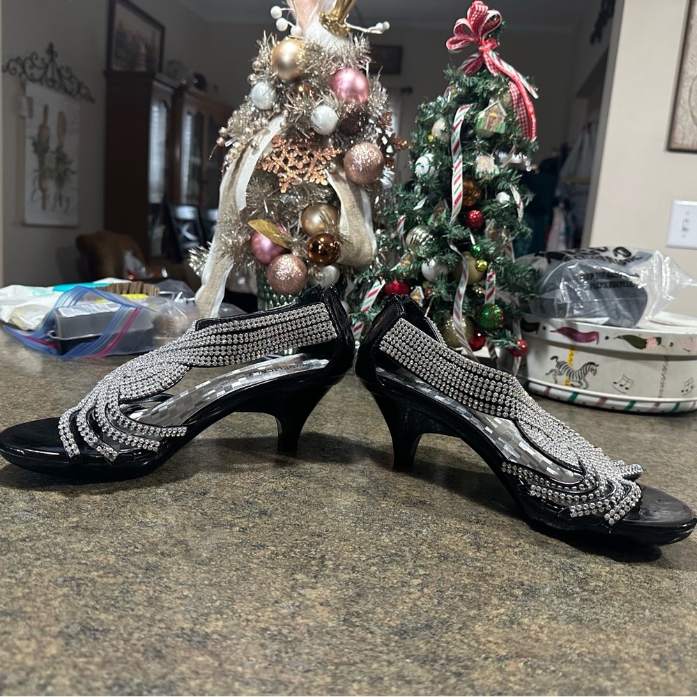 Delicacy Rhinestone Embellished Zippered Black Heels size 8 - Picture 4 of 8